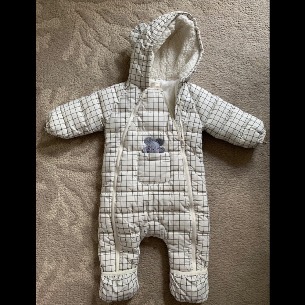 Winter suit size 6-9 months